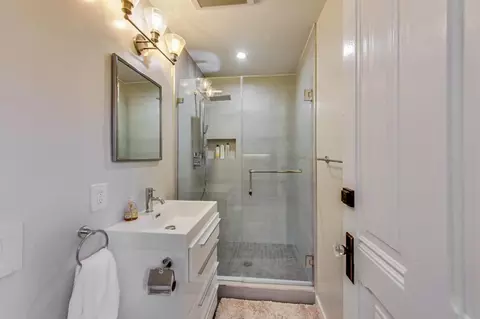 Bath - 751-753 Capp St, San Francisco, CA 94110 photo 6 of 9