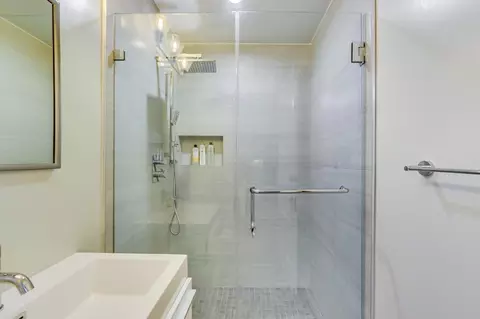 Bath - 751-753 Capp St, San Francisco, CA 94110 photo 7 of 9