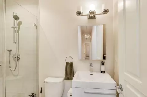 Bath - 751-753 Capp St, San Francisco, CA 94110 photo 2 of 9