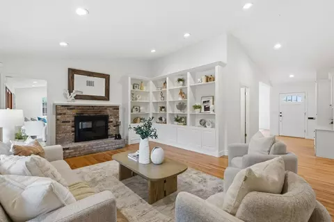 Living - 1324 Bent Dr, Campbell, CA 95008 photo 2 of 4