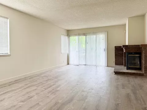 Living - 522 Lancaster Ln, Bay Point, CA 94565 photo 4 of 6