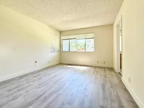 Living - 522 Lancaster Ln, Bay Point, CA 94565 photo 6 of 6