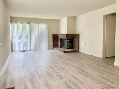 Living - 522 Lancaster Ln, Bay Point, CA 94565 photo 3 of 6