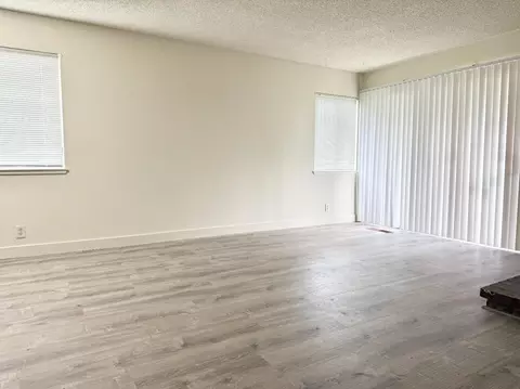 Living - 522 Lancaster Ln, Bay Point, CA 94565 photo 5 of 6