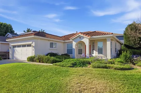 2 Churchill Cir, Salinas, CA 93906