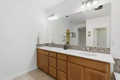 Bath - 6567 Sanchez Pl, Gilroy, CA 95020 photo 4 of 4