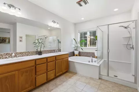 Bath - 6567 Sanchez Pl, Gilroy, CA 95020 photo 3 of 4