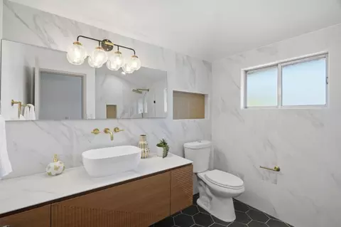 Bath - 1789 Linnet Ln, Sunnyvale, CA 94087 photo 4 of 5
