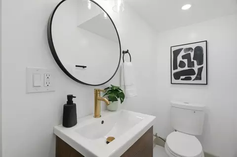 Bath - 1789 Linnet Ln, Sunnyvale, CA 94087 photo 3 of 5