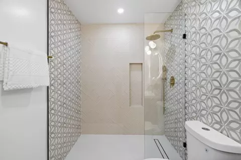 Bath - 1789 Linnet Ln, Sunnyvale, CA 94087 photo 2 of 5