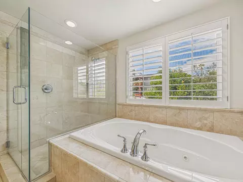 Bath - 18458 Pepper St, Castro Valley, CA 94546 photo 5 of 7