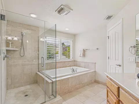 Bath - 18458 Pepper St, Castro Valley, CA 94546 photo 4 of 7