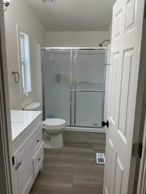 Bath - 16644 Almond St, Huron, CA 93234 photo 1 of 2