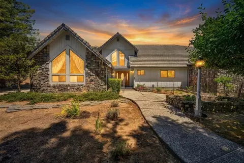Exterior - 13204 Wright Way, Los Altos Hills, CA 94022 photo 10 of 24