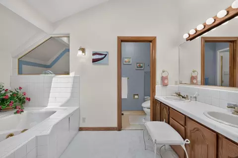 Bath - 13204 Wright Way, Los Altos Hills, CA 94022 photo 3 of 8