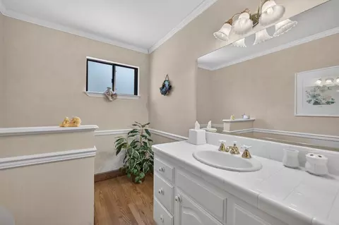Bath - 13204 Wright Way, Los Altos Hills, CA 94022 photo 5 of 8