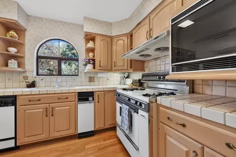 Kitchen - 13204 Wright Way, Los Altos Hills, CA 94022 photo 5 of 6