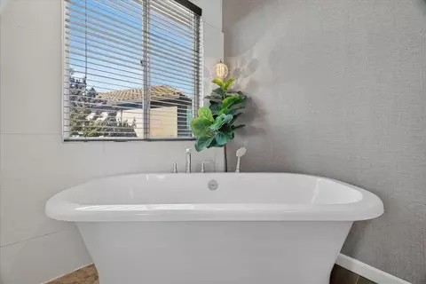Bath - 15 Victoria Cir, Salinas, CA 93906 photo 4 of 6
