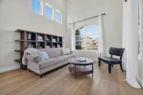 Living - 15 Victoria Cir, Salinas, CA 93906 photo 1 of 2