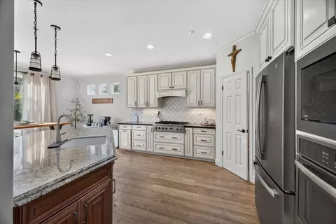 Kitchen - 15 Victoria Cir, Salinas, CA 93906 photo 2 of 3