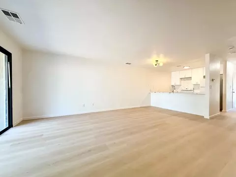 Living - 3101 Peppermill Cir, Pittsburg, CA 94565 photo 3 of 4