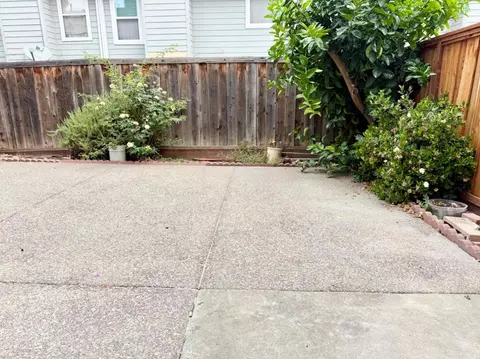 Exterior - 127 Harris Cir, Bay Point, CA 94565 photo 5 of 8
