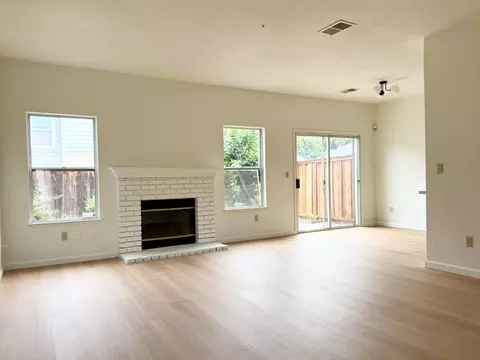 Living - 127 Harris Cir, Bay Point, CA 94565 photo 3 of 6