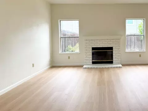Living - 127 Harris Cir, Bay Point, CA 94565 photo 4 of 6