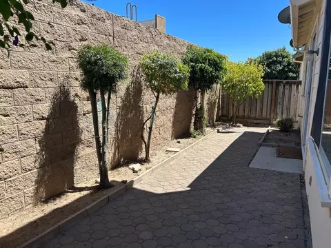 Exterior - 700 Gardenia Pl, Soledad, CA 93960 photo 3 of 4