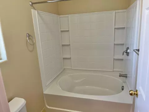 Bath - 700 Gardenia Pl, Soledad, CA 93960 photo 4 of 5