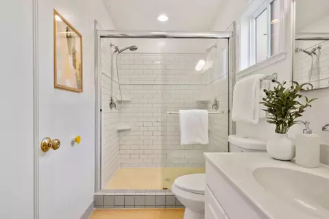 Bath - 371 Paramount Dr, Millbrae, CA 94030 photo 2 of 4