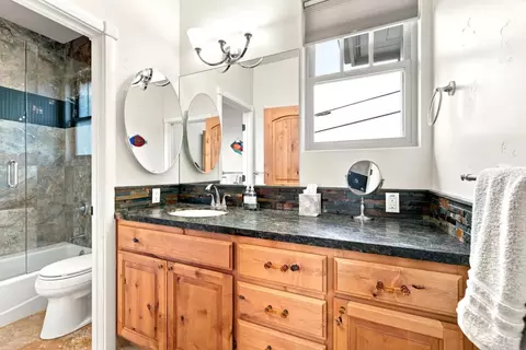Bath - 398 San Carlos Ave, El Granada, CA 94018 photo 5 of 5