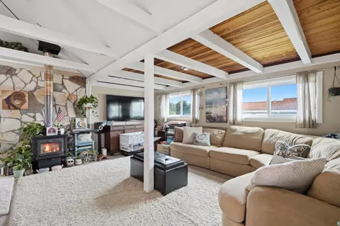 Living - 575 Myrtle St, Half Moon Bay, CA 94019 photo 7 of 8