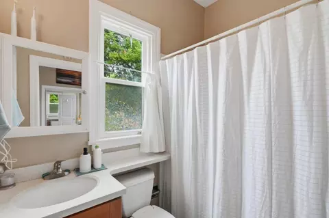 Bath - 575 Myrtle St, Half Moon Bay, CA 94019 photo 2 of 3