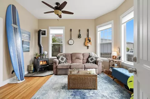 Living - 575 Myrtle St, Half Moon Bay, CA 94019 photo 4 of 8