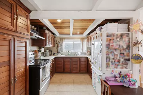 Kitchen - 575 Myrtle St, Half Moon Bay, CA 94019 photo 4 of 4