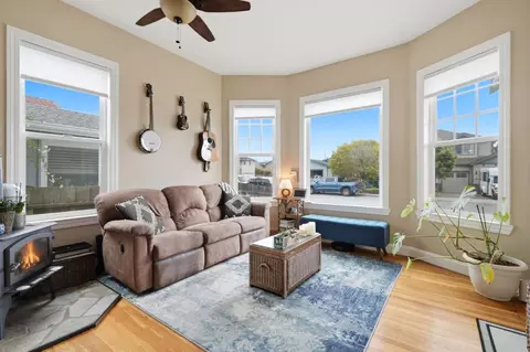 Living - 575 Myrtle St, Half Moon Bay, CA 94019 photo 5 of 8