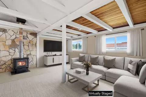 Living - 575 Myrtle St, Half Moon Bay, CA 94019 photo 6 of 8