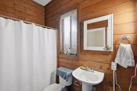 Bath - 575 Myrtle St, Half Moon Bay, CA 94019 photo 1 of 3