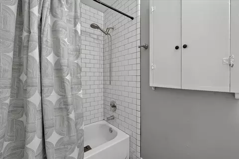 Bath - 357 Reata St, Salinas, CA 93906 photo 2 of 3