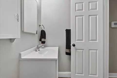 Bath - 357 Reata St, Salinas, CA 93906 photo 3 of 3