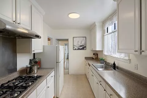 Kitchen - 2231 14th Ave, San Francisco, CA 94116 photo 1 of 4
