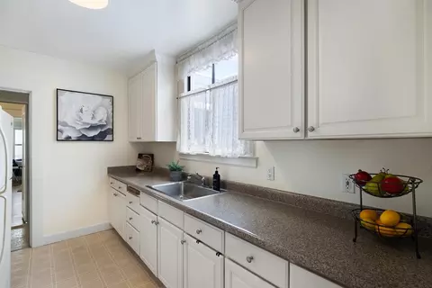 Kitchen - 2231 14th Ave, San Francisco, CA 94116 photo 2 of 4