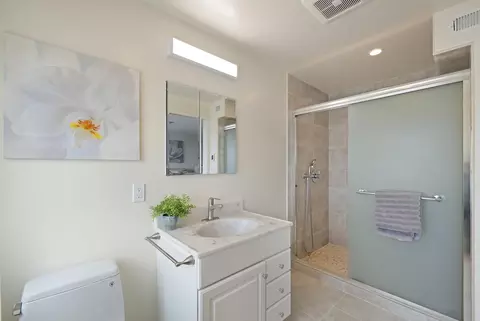 Bath - 2231 14th Ave, San Francisco, CA 94116 photo 2 of 2