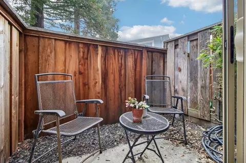 Exterior - 1117 Sutherland Ln 2, Capitola, CA 95010 photo 3 of 7