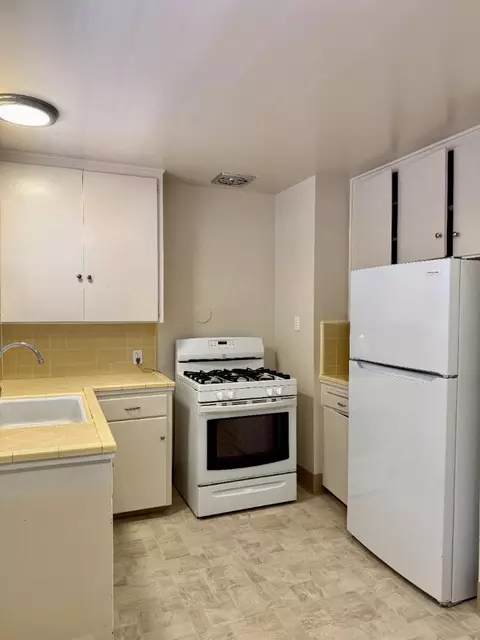 Kitchen - 915 Padre Dr, Salinas, CA 93901 photo 2 of 6
