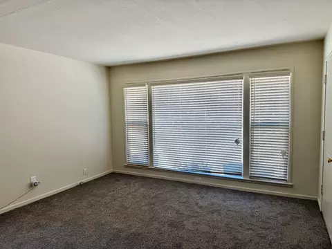 Living - 915 Padre Dr, Salinas, CA 93901 photo 3 of 3