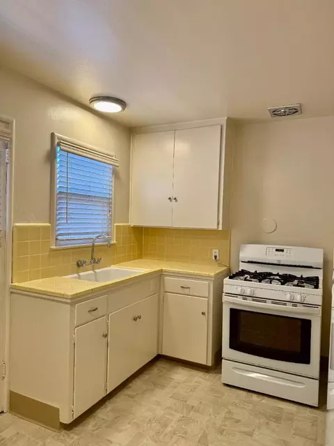 Kitchen - 915 Padre Dr, Salinas, CA 93901 photo 1 of 6