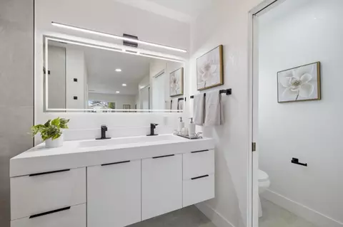 Bath - 587 Chardonnay Dr, Fremont, CA 94539 photo 2 of 5
