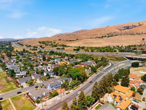 View/Area - 587 Chardonnay Dr, Fremont, CA 94539 photo 7 of 9